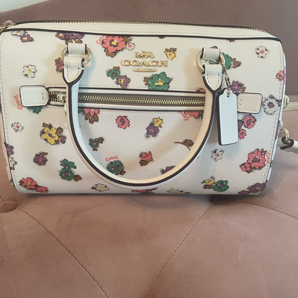 cute purse used maybe twice. sold out now.